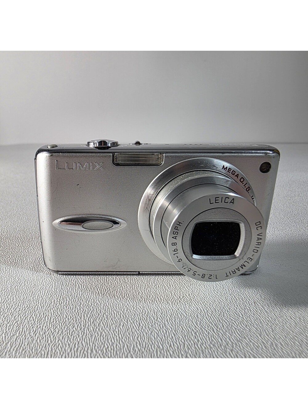 Panasonic LUMIX DMC-FX01 Silver Compact Camera 6MP W/Battery Only